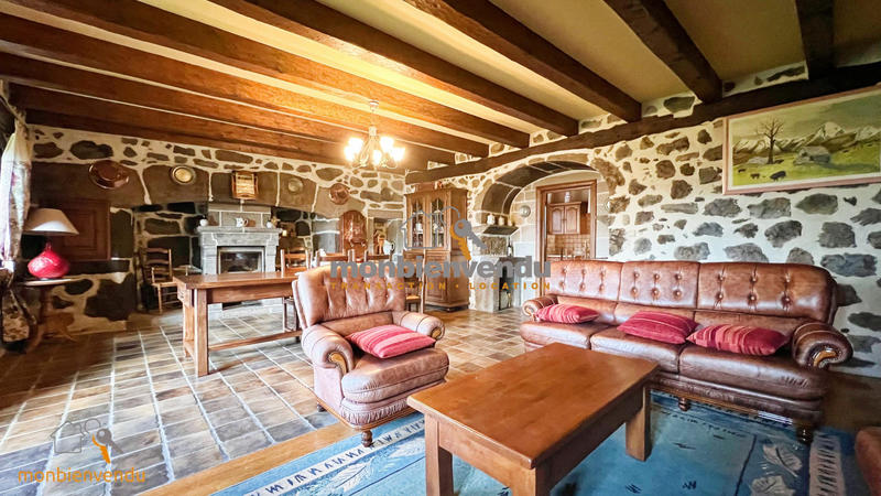 Maison traditionnelle - 149 m² - 6 pièces