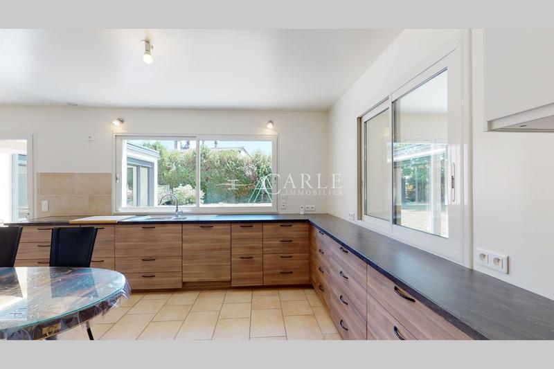 Villa - 255 m² - 10 pièces