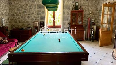 Maison - 385 m² - 10 pièces