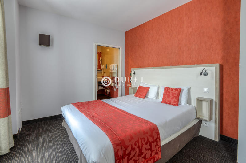 Maison - 872 m² - 23 pièces