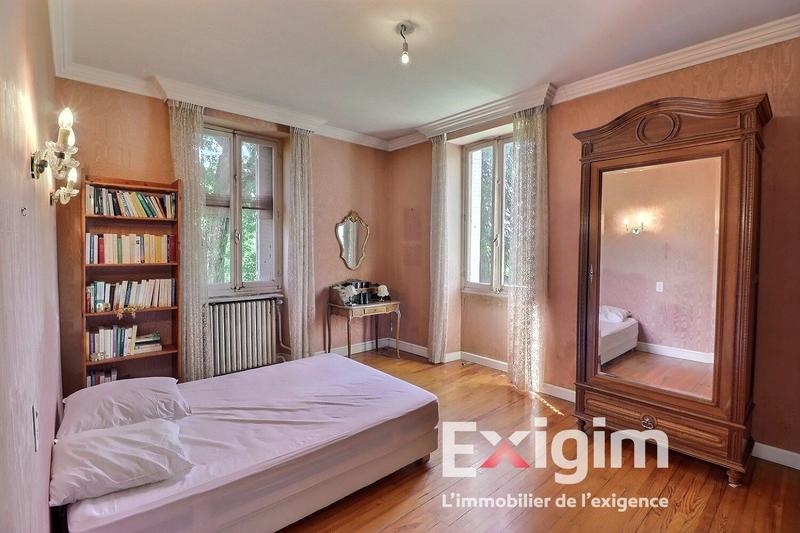 Maison - 330 m² - 9 pièces