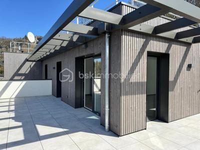 Appartement - 94 m² - 7 pièces