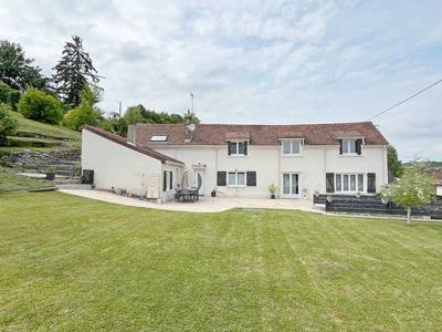 Maison - 147 m² - 8 pièces