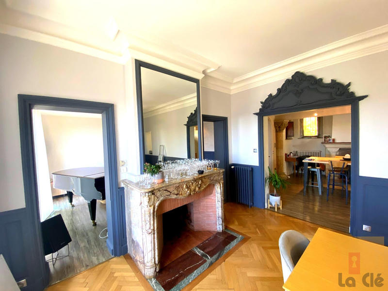 Maison - 300 m² - 11 pièces