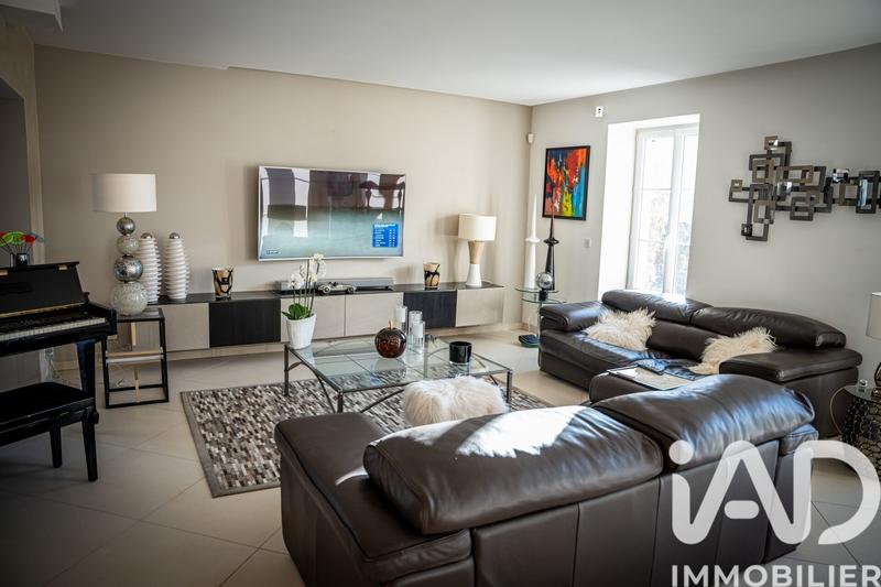 Maison - 332 m² - 6 pièces