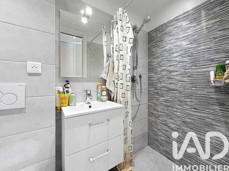 Maison - 180 m² - 8 pièces