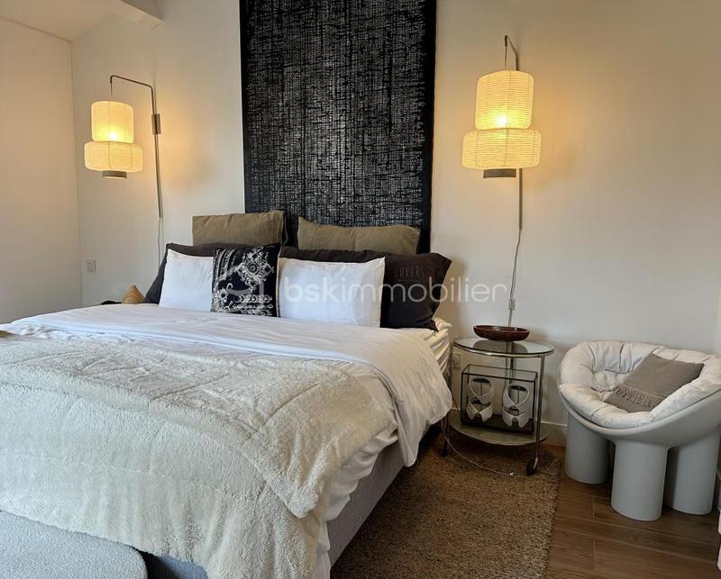 Propriété - 253 m² - 8 pièces