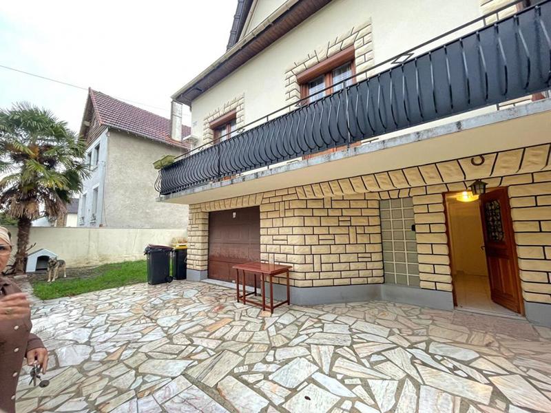 Maison - 255 m² - 9 pièces