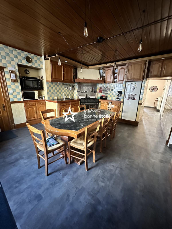 Maison - 230 m² - 10 pièces