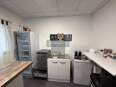 Magasins - 92 m² - 4 pièces