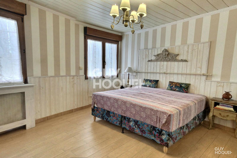 Maison - 180 m² - 8 pièces