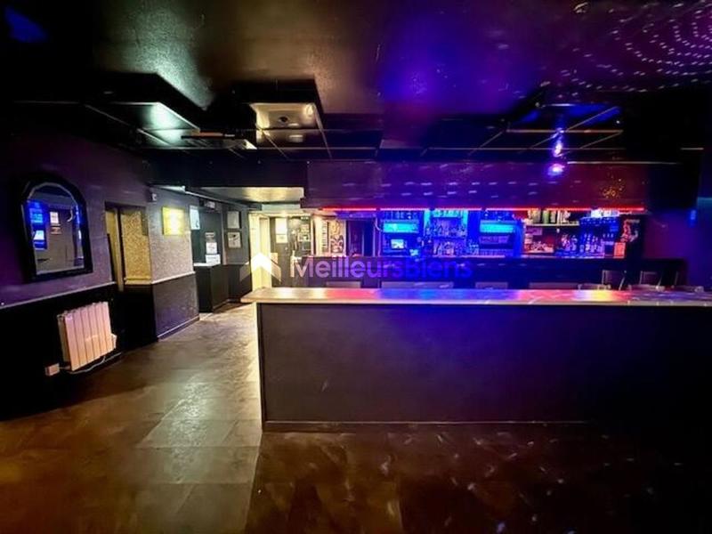 Magasins - 174 m² - 5 pièces