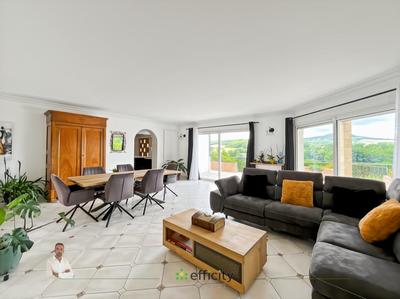 Villa - 206 m² - 9 pièces