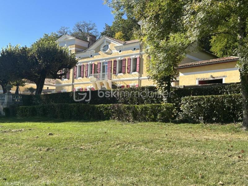 Château - 722 m² - 19 pièces