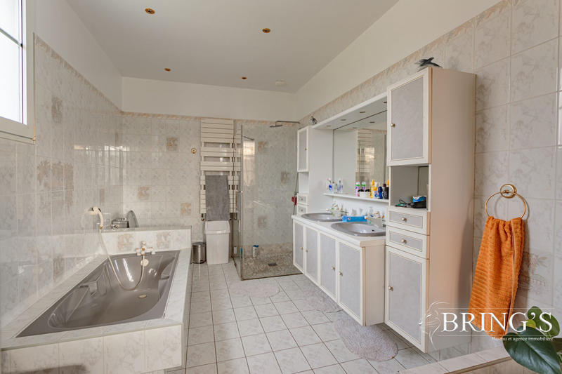 Maison - 515 m² - 9 pièces