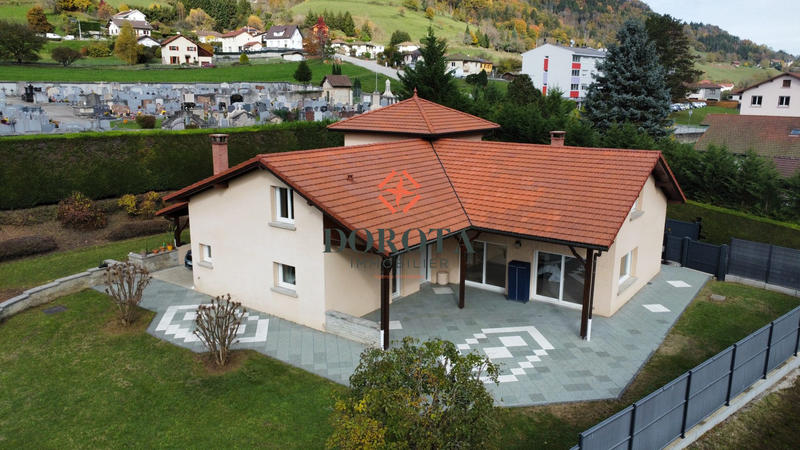 Maison traditionnelle - 162 m² - 5 pièces