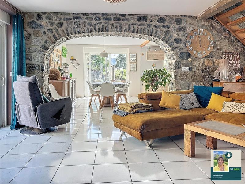 Maison - 208 m² - 8 pièces