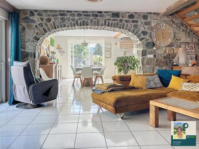 Maison - 208 m² - 8 pièces