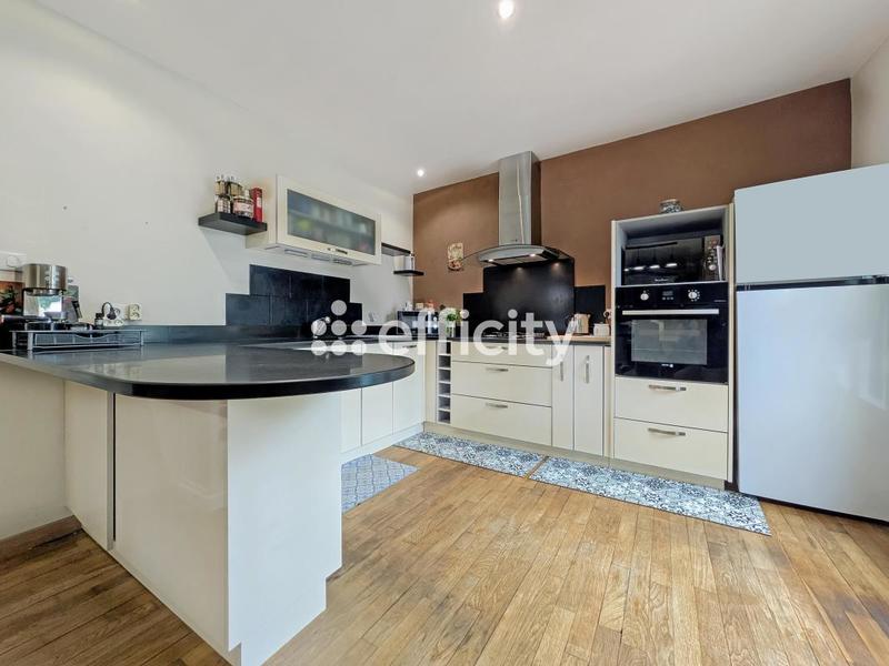 Maison - 150 m² - 7 pièces