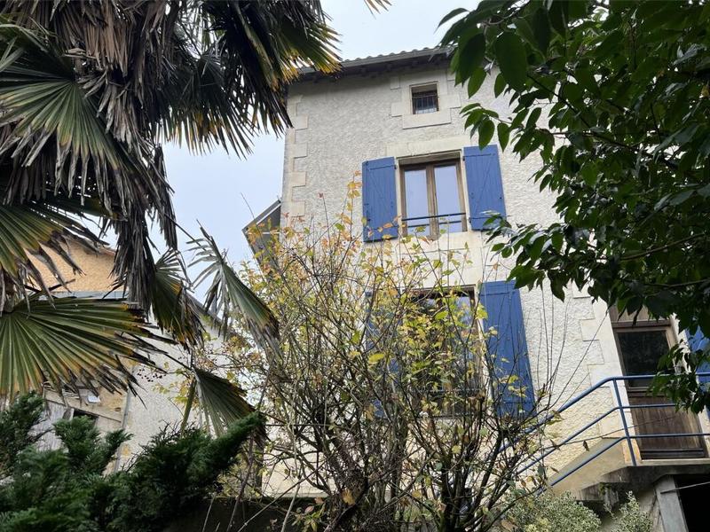 Maison - 262 m² - 9 pièces