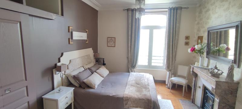 Maison - 327 m² - 12 pièces