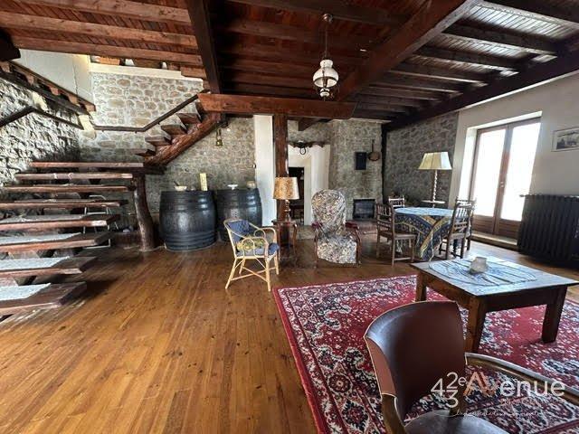 Maison - 223 m² - 8 pièces