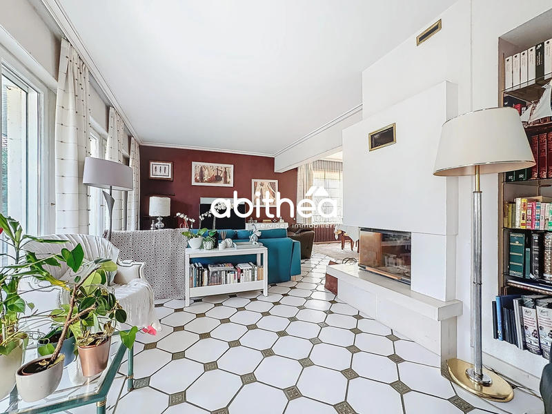 Maison - 233 m² - 7 pièces