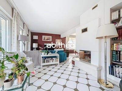 Maison - 233 m² - 7 pièces