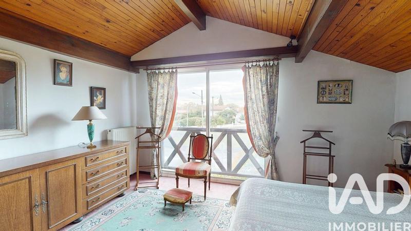 Maison - 205 m² - 7 pièces