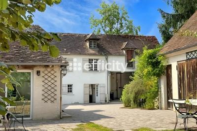 Maison - 240 m² - 8 pièces