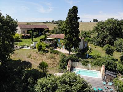 Maison - 397 m² - 16 pièces