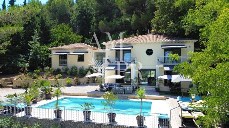 Villa - 380 m² - 8 pièces