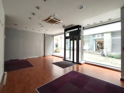 Local commercial - 142 m² - 3 pièces
