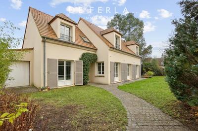 Propriété - 210 m² - 8 pièces