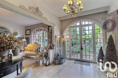 Maison - 250 m² - 10 pièces