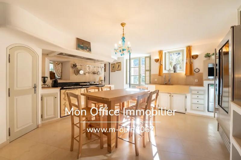 Propriété - 426 m² - 12 pièces