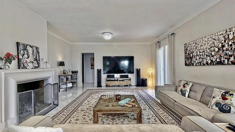 Villa - 223 m² - 6 pièces