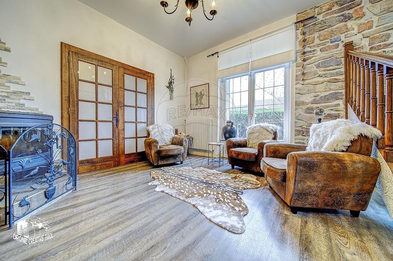 Maison - 243 m² - 7 pièces