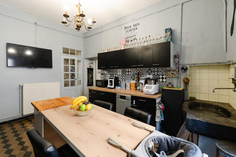 Maison - 349 m² - 12 pièces