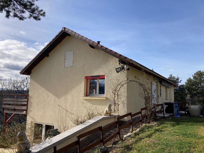 Propriété - 81 m² - 6 pièces