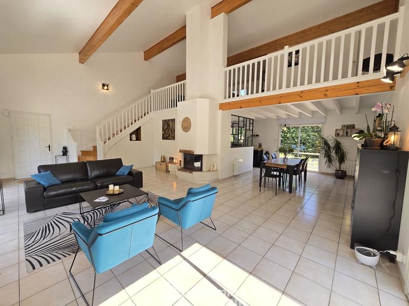 Maison - 161 m² - 5 pièces