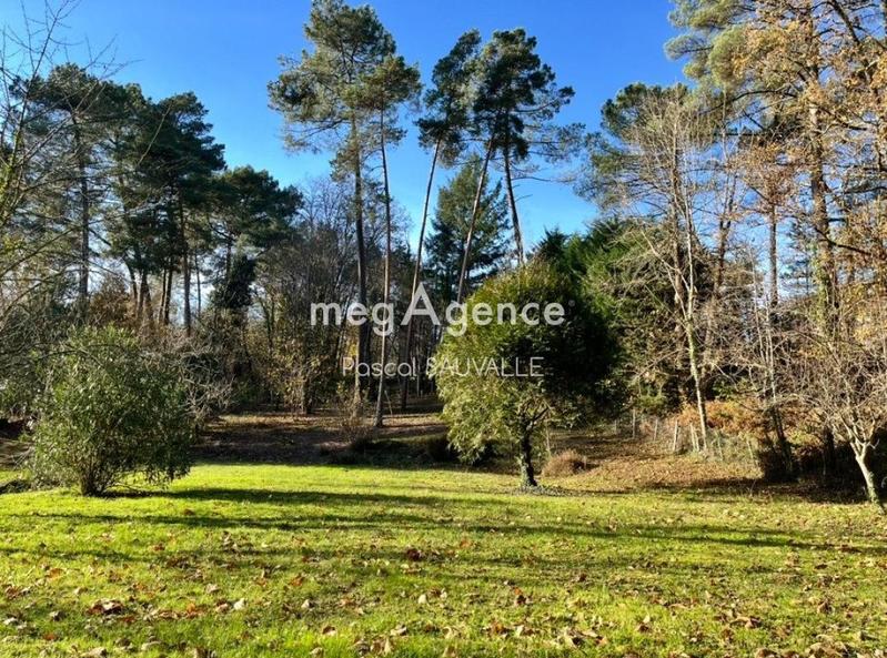 Terrain constructible - 1 400 m²