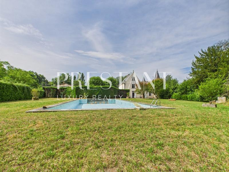 Maison - 400 m² - 10 pièces