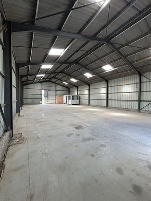 Entrepôt - 320 m²