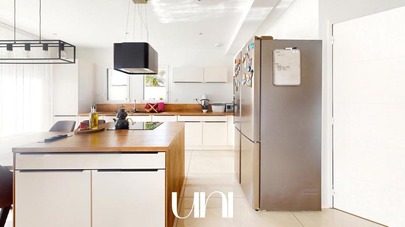 Maison - 200 m² - 7 pièces