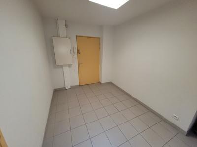 Local d'activité / Entrepôt - 27 m² - 5 pièces