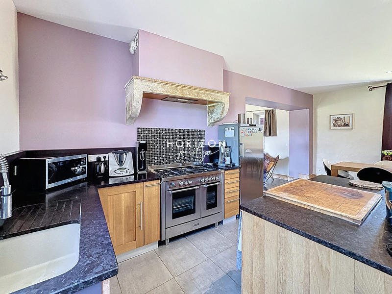 Maison - 255 m² - 6 pièces