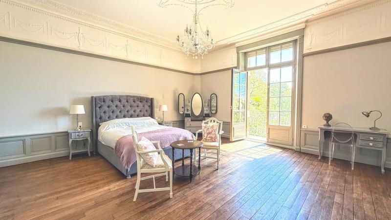 Château - 490 m² - 18 pièces