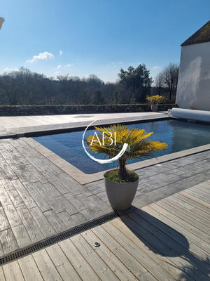 Maison - 231 m² - 8 pièces