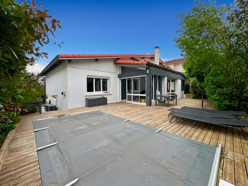 Maison - 205 m² - 7 pièces